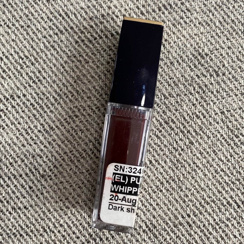 NWOT Estée Lauder Whipped Matte Lip Color